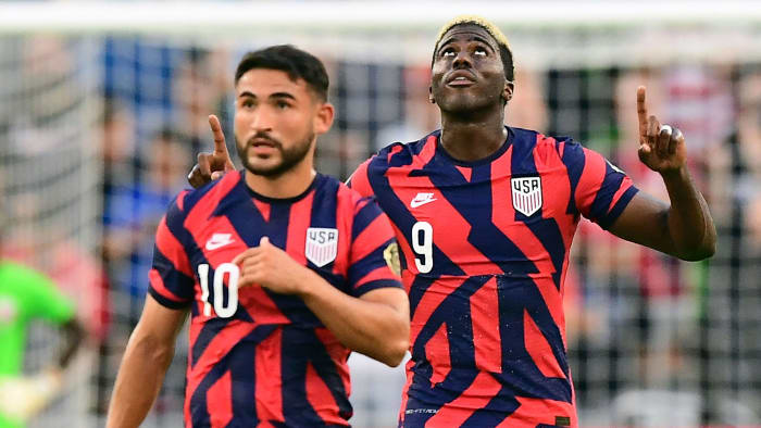 Gyasi Zardes scores for the USMNT vs. Qatar